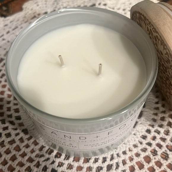 Saddle & Cardamom Scented Candle - Picture 13 of 13